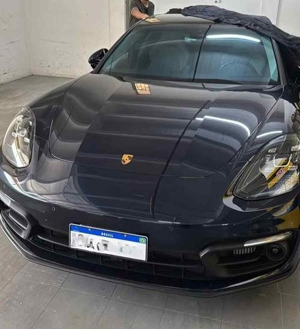 Porsche Panamera também achado no local e avaliado em mais de R$ 890 mil — Foto: Reprodução/PF