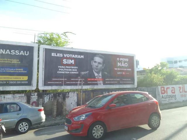 Outdoor com críticas ao presidente da Câmara, Hugo Motta, por conta da aprovação da PEC da Blindagem — Foto: Reprodução