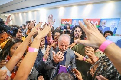 PT evita pauta de costumes em busca do voto evangélico e vê caso Master como motivo do crescimento de Lula no segmento