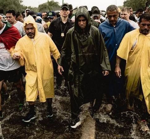 Esquerda classifica caminhada de Nikolas como 'irresponsável', e deputado diz que raio foi 'incidente natural'
