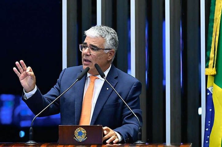 Girão acompanha Michelle e volta a criticar apoio da direita a Ciro Gomes no Ceará: 'Cobra que vai nos picar em 2030'