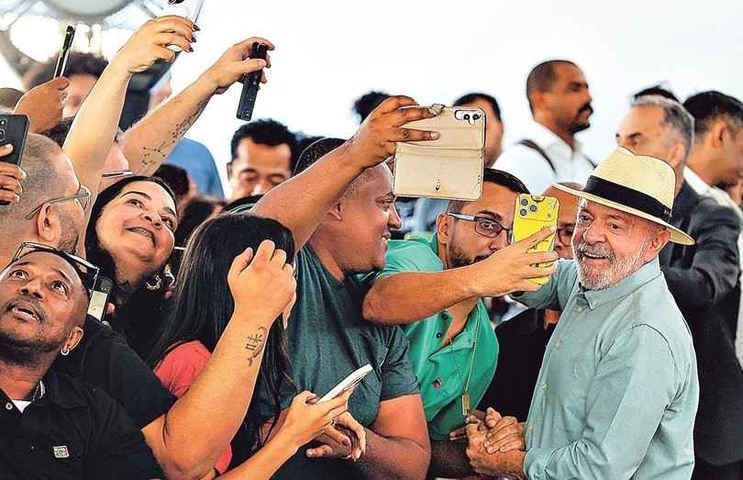 Quaest: Lula melhora em grupos que o rejeitam e aprovação fica acima da desaprovação pela primeira vez desde 2024