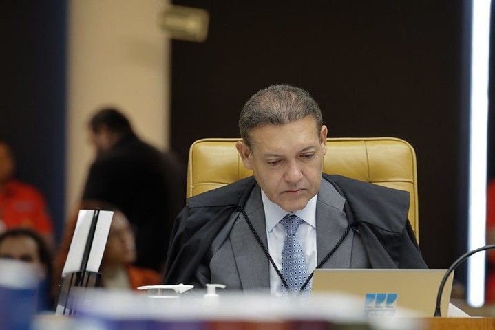 Voto de Nunes Marques sobre 8 de janeiro converge com teses da defesa de Bolsonaro em revisão no STF