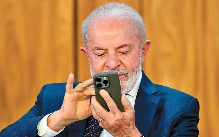 Equipe, memes e resposta a Flávio: entenda a queda de braço pela estratégia digital na pré-campanha de Lula