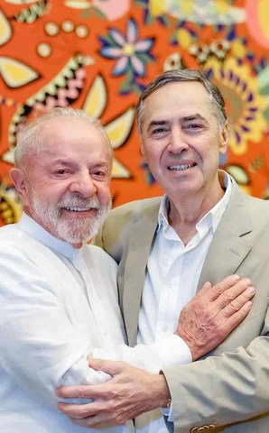 Lula recebe Barroso em jantar no Alvorada e discute sucessão no STF