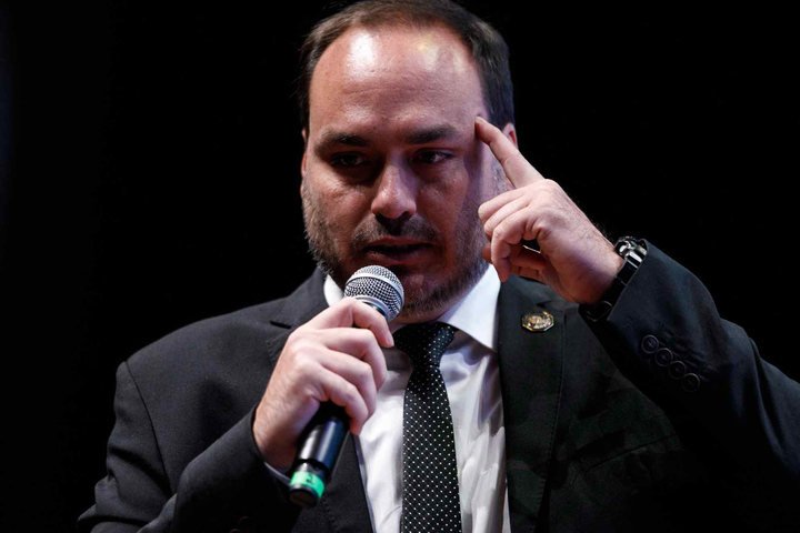 Carlos Bolsonaro diz que 'renasceu' em SC ao justificar pré-candidatura ao Senado pelo estado