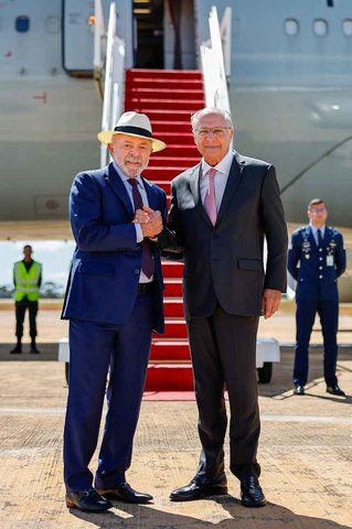 Lula deixa Brasília e decola para encontro com Trump na Casa Branca