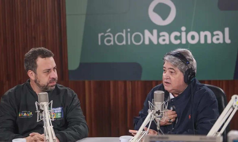 Em estreia de Datena na Rádio Nacional, Boulos diz estar 'doido' para ver Lula debatendo segurança com Flávio Bolsonaro