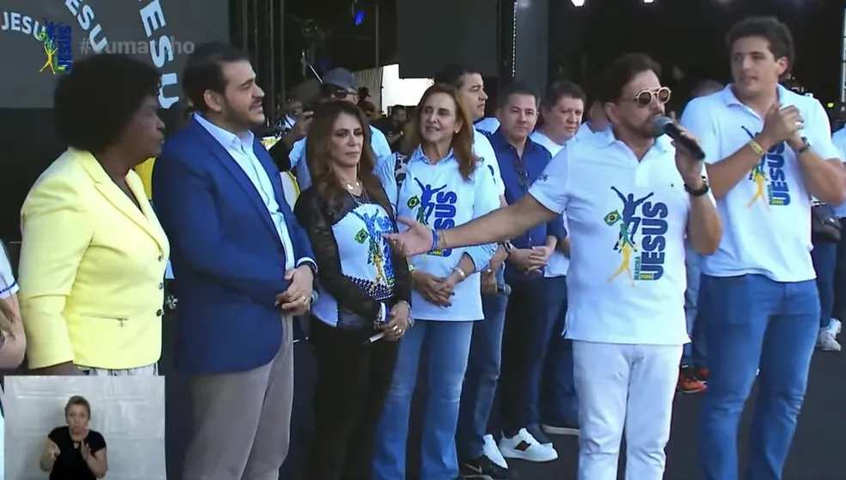 O ministro Jorge Messias e a deputada Benedita da Silva durante a Marcha para Jesus, em que menção a Lula recebeu vaias — Foto: Reprodução/internet