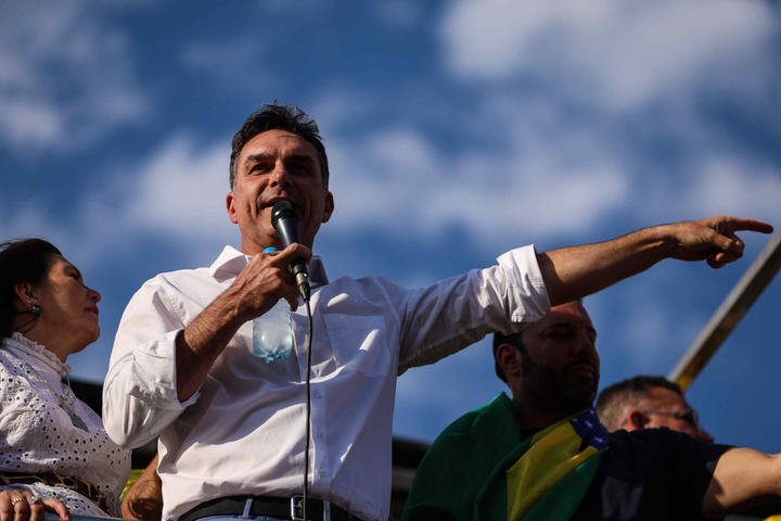 Publicação de Flávio também foi motivo para Moraes decretar prisão de Bolsonaro em agosto