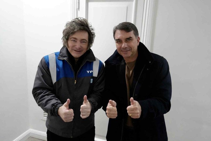 Flávio Bolsonaro e Milei se reúnem na Argentina e discutem aliança da direita na América Latina
