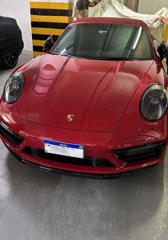 Porsche 911 apreendido na casa do empresário Antonio Carlos Camilo Nunes, conhecido como "careca do INSS" — Foto: Reprodução/PF