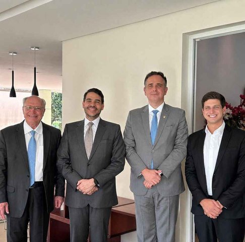 Pacheco posa para foto em almoço com Messias e declara apoio na véspera da sabatina no Senado