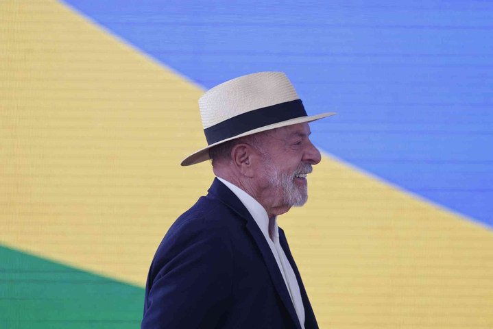 Lula chama ministros da Saúde do governo Bolsonaro de 'mequetrefes' durante sanção de estratégia para setor