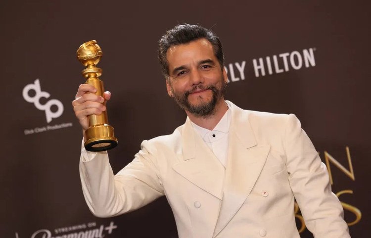 Wagner Moura ganha o Globo de Ouro por papel em 'O agente secreto' — Foto: Etienne Laurent / AFP