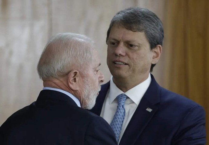 Apontado como um dos articuladores da derrubada de MP, Tarcísio diz que população 'não aguenta pagar mais impostos'