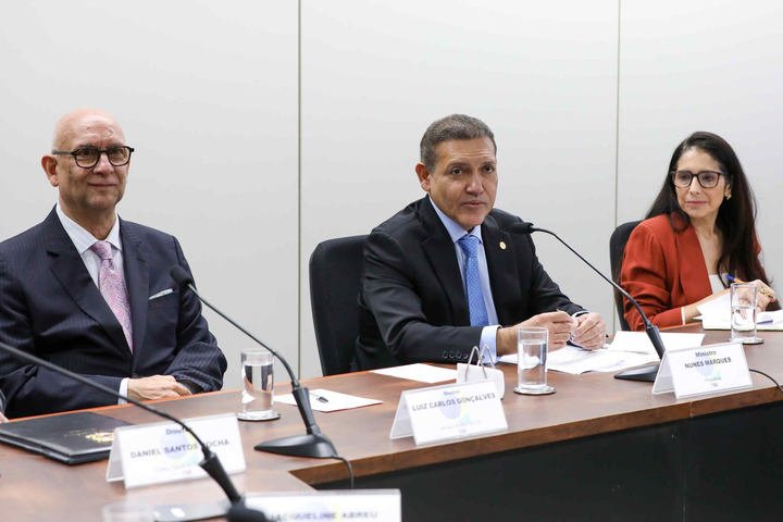 TSE firma acordos com big techs e empresas de IA, e Nunes Marques cobra ação preventiva contra robôs