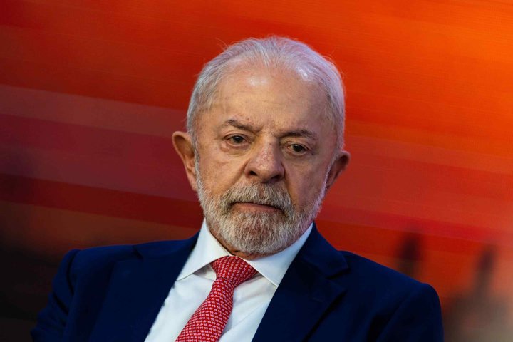 Em ritmo pré-eleitoral, Lula anuncia investimento de R$ 2 bilhões para o Paraná