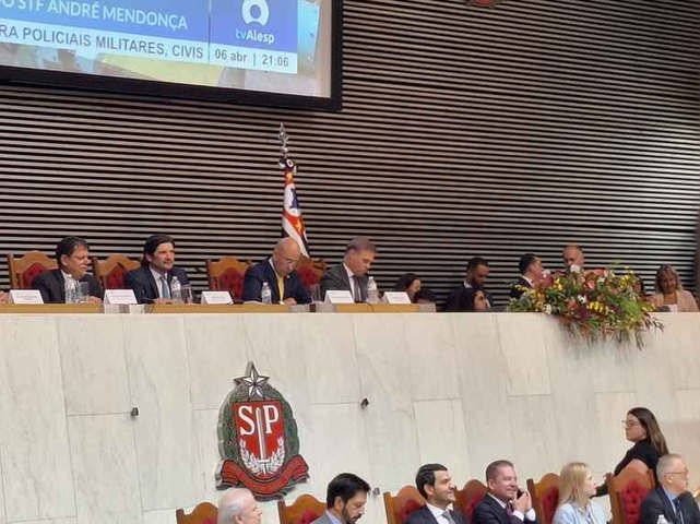 Ao lado de Tarcísio e Messias, André Mendonça recebe homenagem na Alesp