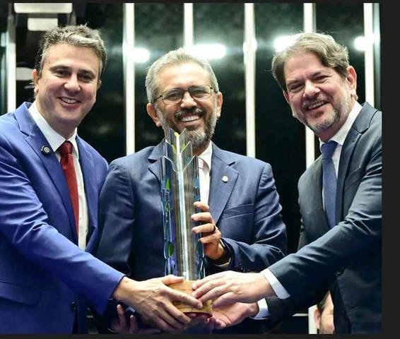 Elmano tem apoio do antecessor, Camilo, e quer Cid ao Senado — Foto: Agência Senado