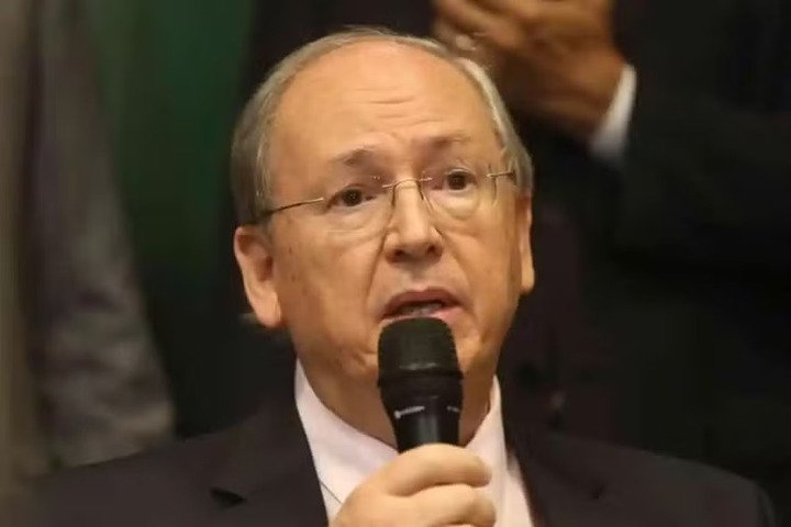 Foragido, presidente de instituto contratado pelo PL para auditar as urnas usa LinkedIn para se defender