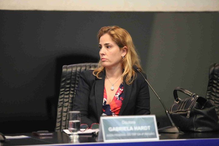 CNJ decide afastar Gabriela Hardt por atuação em acordo da Lava-Jato