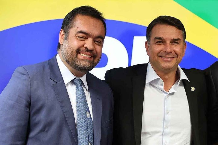 Aliados aconselham Flávio a adiar escolha de candidato ao Senado no Rio após operações da PF impactarem a chapa