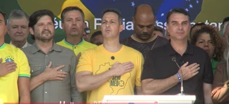 Após escolha de Gaspar como vice, Flávio participa de encontro para eleitorado feminino em SP