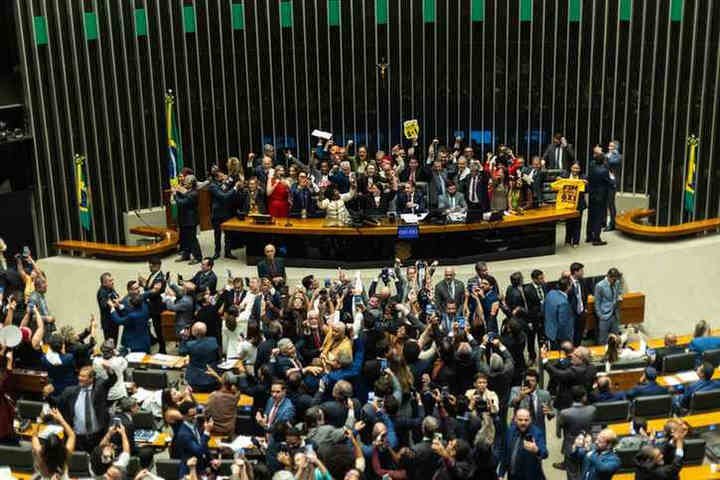 Comissão da Câmara vota redução da maioridade penal e amplia pressão sobre o governo na segurança pública