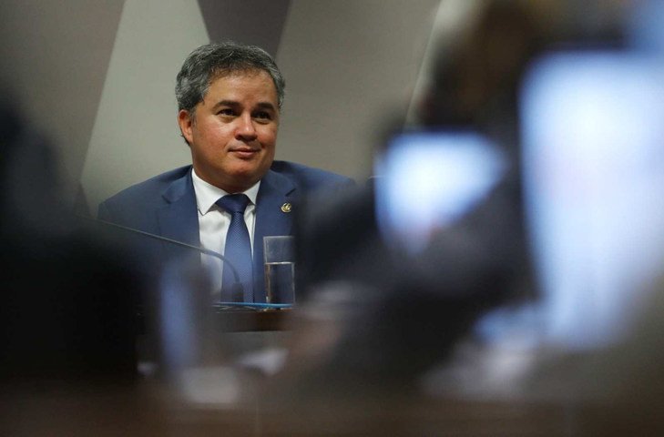 Entrevista: ‘Escândalo do Master não tem coloração partidária’, diz Efraim Filho