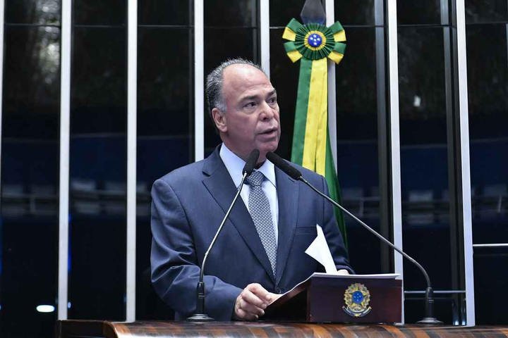 PF investiga se ex-senador Fernando Bezerra e familiares usaram posto de gasolina e concessionária para receber verba de emendas