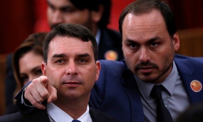 Flávio diz que decisão de Moraes que negou domiciliar a Bolsonaro é 'cheia de sarcasmos'; Carlos cita 'injustiça'