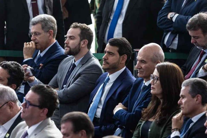 Favorito ao STF, Messias chega à posse de Boulos com Gilmar e conversa sobre crise no Rio