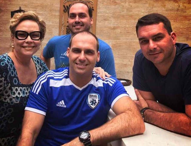 Mãe de Flávio Bolsonaro será candidata suplente ao Senado em chapa lançada pelo PL no Rio