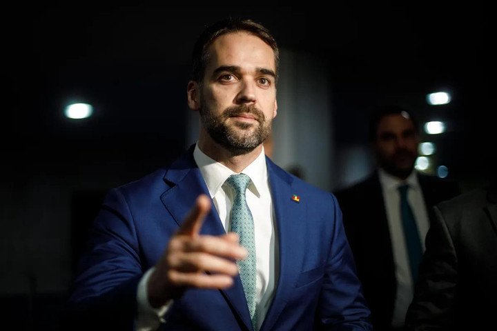 Se quiser apoio a candidatura, Tarcísio precisa agradar ao centro, e não ao bolsonarismo, diz Leite