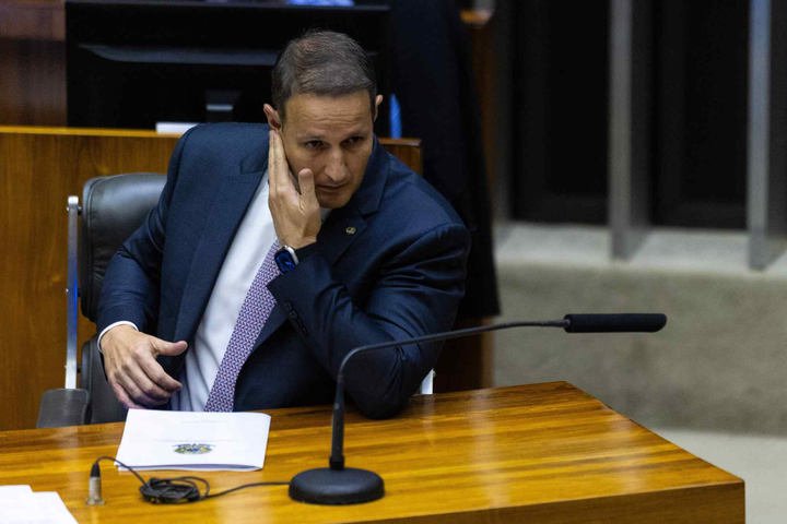 Derrite antecipa saída do governo de SP e volta à Câmara mirando vaga no Senado em 2026