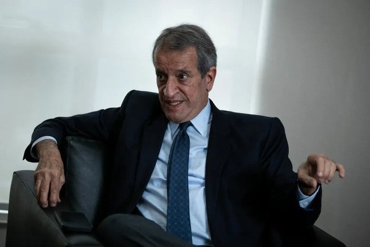 O presidente do PL, Valdemar Costa Neto, durante entrevista — Foto: Brenno Carvalho/Agência O Globo/15-10-2024