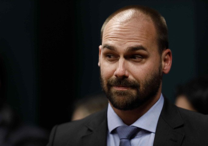 Aliados projetam recuo do PL na candidatura de Eduardo Bolsonaro antes da campanha; Prado nega