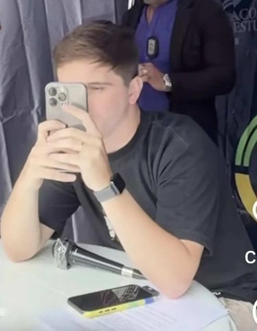 Lucas Pavanato no stand que montou para os debates — Foto: Reprodução/ Redes Sociais