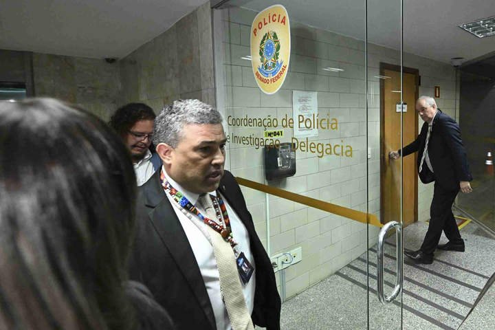 Fraudes no INSS: dirigente de entidade que estava foragido se entrega à PF e é preso