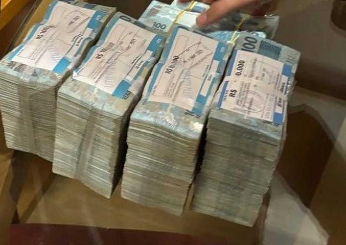 PF apreende dinheiro com deputado federal — Foto: PF