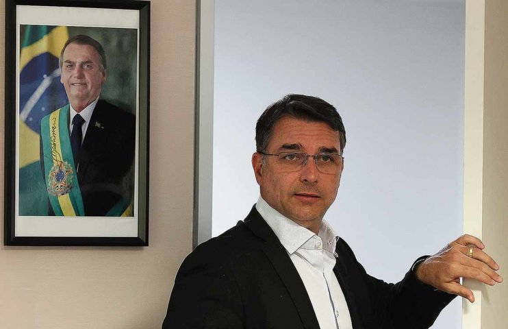 Flávio é incluído como advogado de Bolsonaro na execução penal e poderá visitá-lo diariamente