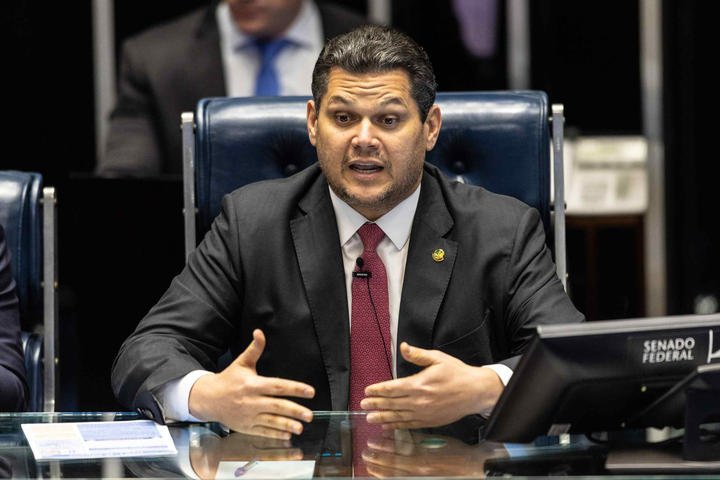 Alcolumbre escala crise com governo ao cancelar sabatina de Messias; entenda próximos passos