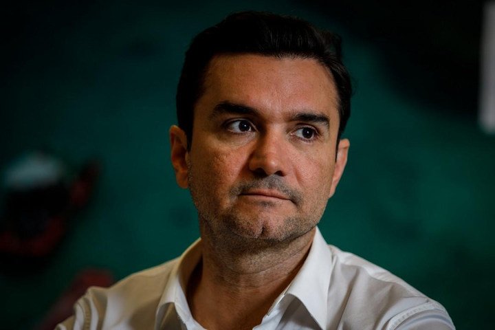 Lula anuncia saída de Sabino do Ministério do Turismo, e ala do União Brasil indica filho de deputado como substituto