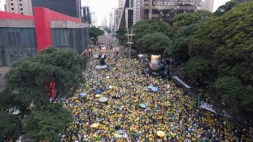 Ato contra governo federal e STF reúne Flávio, Nikolas, Malafaia, Caiado, Zema e representantes da direita na Paulista