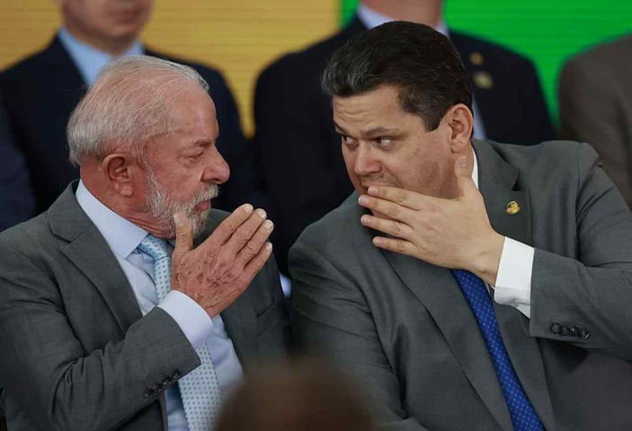 Após mal-estar entre Planalto e Senado, troca de gestos marca reaproximação entre Alcolumbre e Lula
