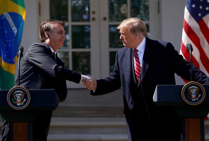 Ex-embaixador dos EUA diz que Trump descartou Bolsonaro após vê-lo como 'perdedor'