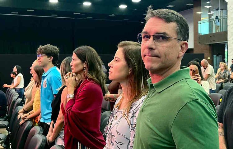 Flávio enfrenta resistência entre evangélicos e vê segmento insistir em chapa Tarcísio-Michelle