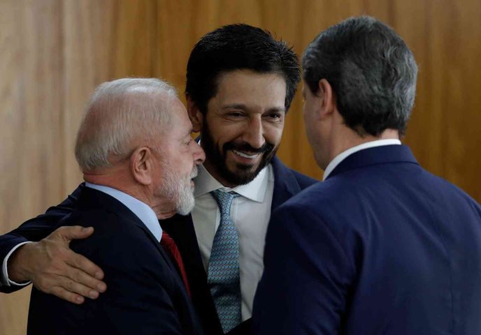 Prefeitura de SP aciona STJ para Fazenda liberar garantias a empréstimo de R$ 3,5 bilhões para ônibus elétricos e saúde