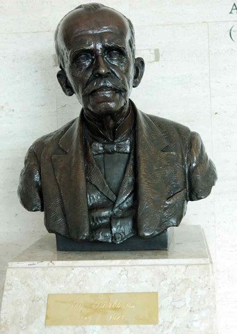 Busto de Rui Barbosa no Supremo Tribunal Federal antes dos atos terroristas — Foto: Reprodução/STF